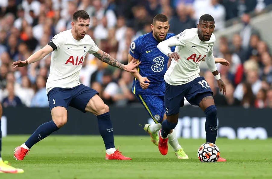 The Blues Dominan, Mengalahkan Tottenham dengan Skor 2-0